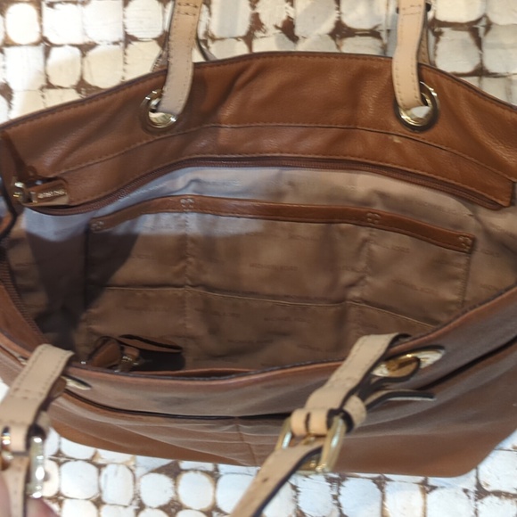Brown Michael Kors Bag - Picture 4 of 10